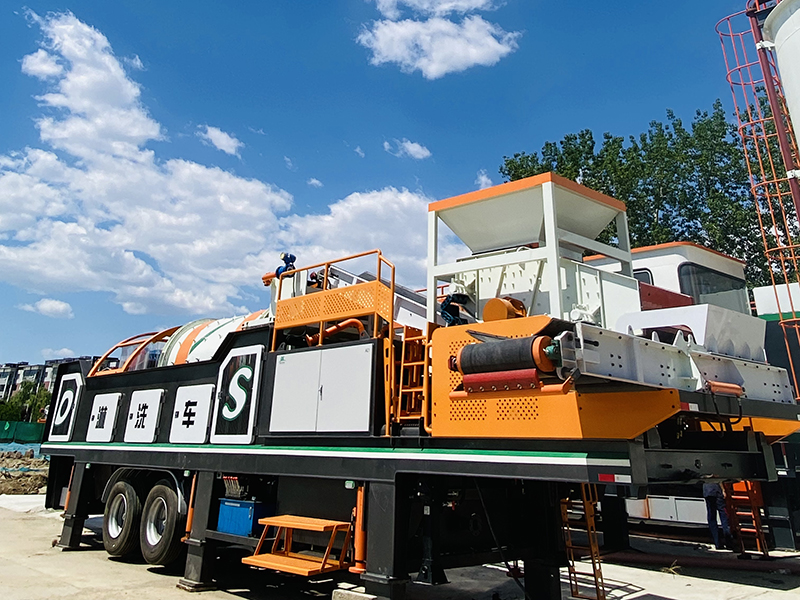 移動(dòng)式土壤淋洗修復(fù)裝備.jpg 移動(dòng)式土壤淋洗修復(fù)裝備